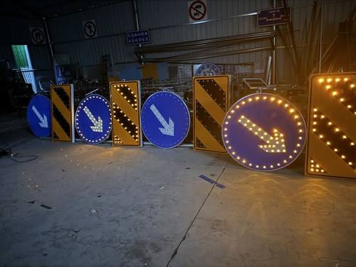 咸宁咸宁河南太阳能自发光交通路标牌厂家